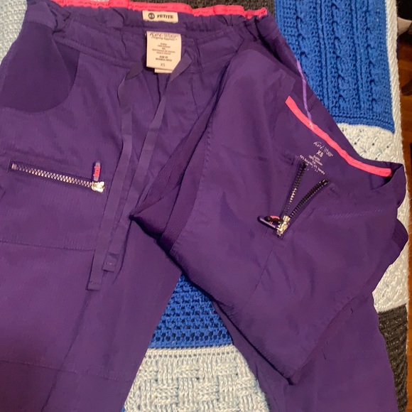Koi Lite Scrub Set